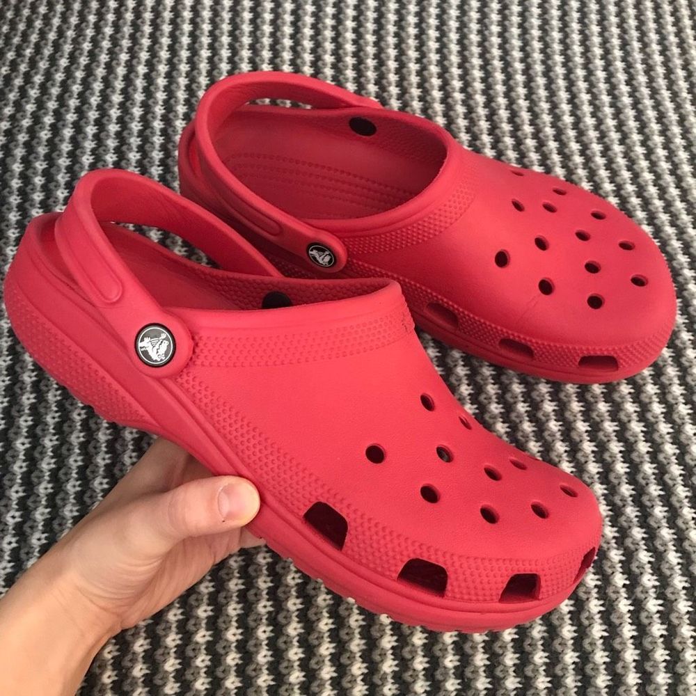 Red Crocs women’s shoe size 10/men’s 8